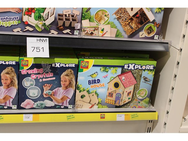 Leerspellen ses explore ruim 20 stuks op twee schappen. - afbeelding 3 van  3