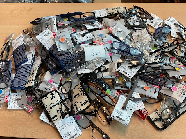 Leesbril diverse modellen, kleuren en sterktes (100x) - afbeelding 1 van  2