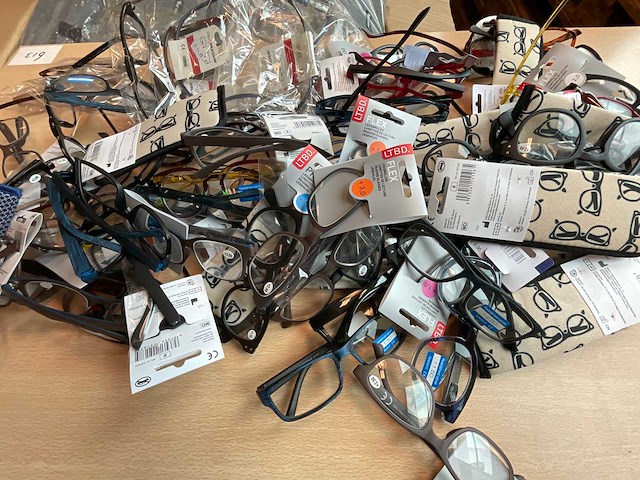 Leesbril diverse modellen, kleuren en sterktes (100x) - afbeelding 1 van  2