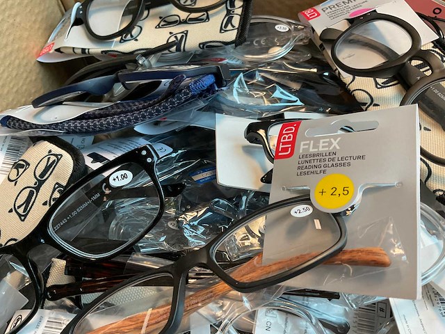 Leesbril diverse modellen, kleuren en sterktes (125x) - afbeelding 2 van  2