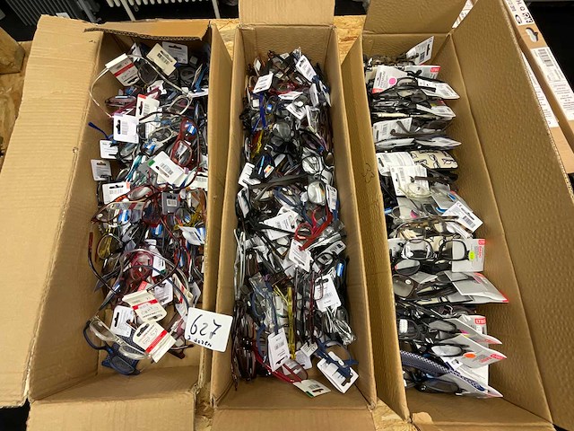 Leesbril diverse modellen, kleuren en sterktes (300x) - afbeelding 1 van  4