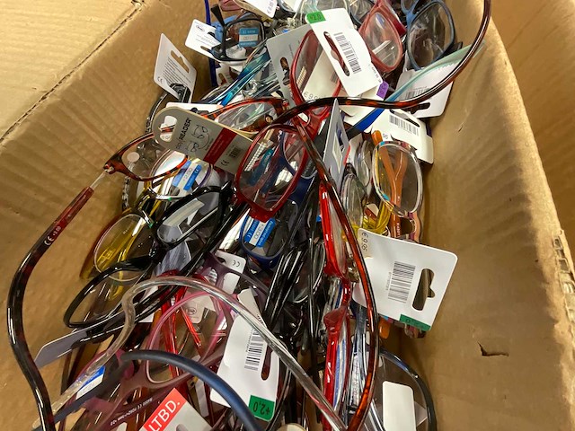 Leesbril diverse modellen, kleuren en sterktes (300x) - afbeelding 2 van  4