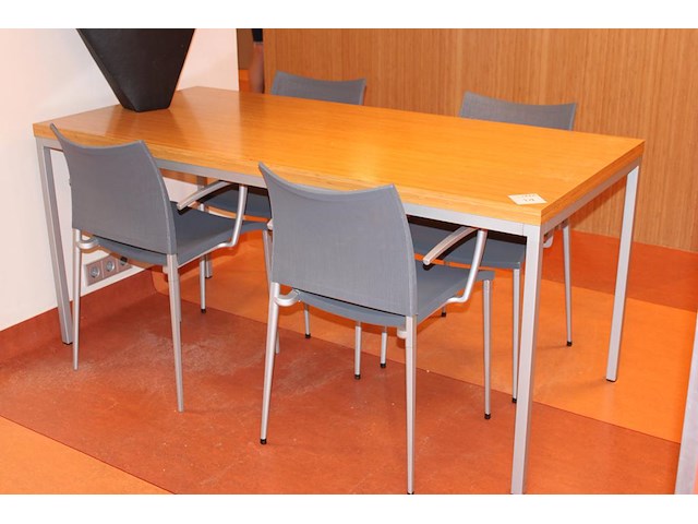 Leestafel met metalen onderstel en bamboelook blad met 4 stoelen. afmeting tafel 170 x 78 x 77 cm. - afbeelding 1 van  3