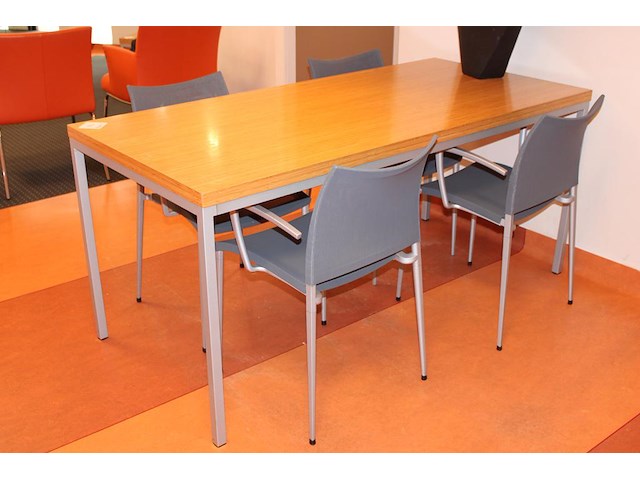 Leestafel met metalen onderstel en bamboelook blad met 4 stoelen. afmeting tafel 170 x 78 x 77 cm. - afbeelding 2 van  3