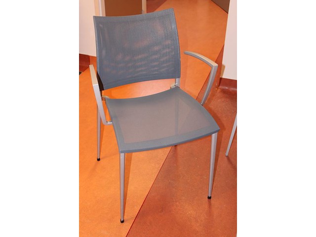 Leestafel met metalen onderstel en bamboelook blad met 4 stoelen. afmeting tafel 170 x 78 x 77 cm. - afbeelding 3 van  3