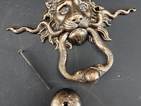 Leeuwenkop als faux bronzen deurklopper - afbeelding 1 van  5