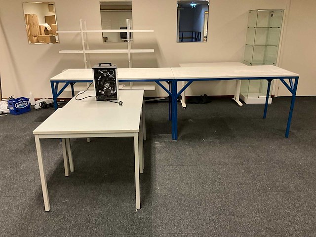 Legbordstelling en diverse inventaris - afbeelding 3 van  7