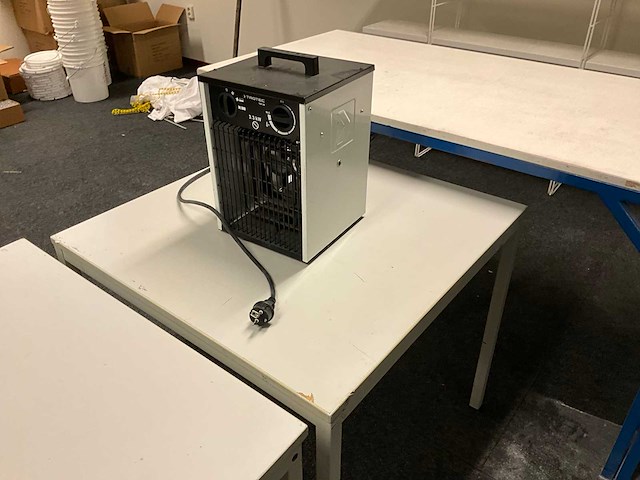 Legbordstelling en diverse inventaris - afbeelding 4 van  7