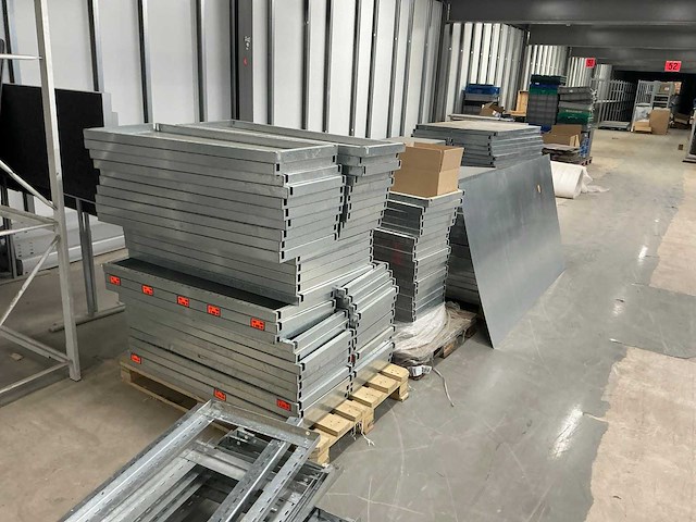 Legbordstelling en overig inventaris - afbeelding 2 van  23