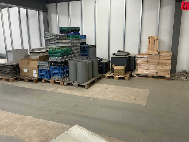 Legbordstelling en overig inventaris - afbeelding 13 van  23