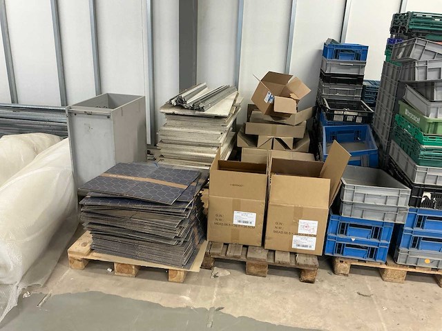 Legbordstelling en overig inventaris - afbeelding 14 van  23