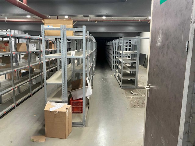 Legbordstelling en overig inventaris - afbeelding 12 van  23