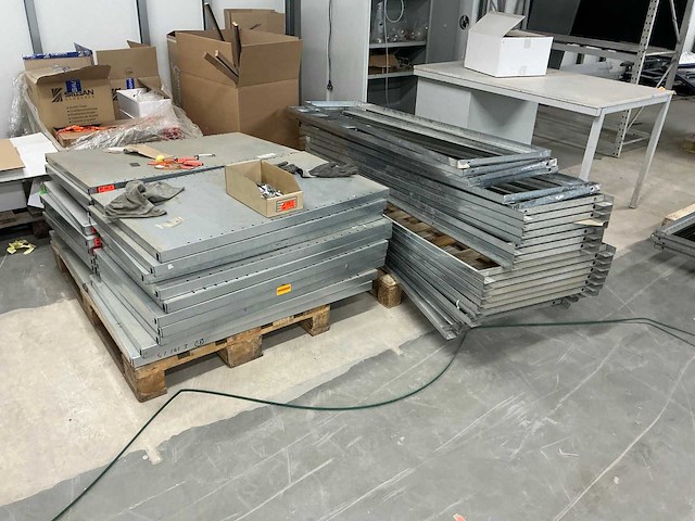 Legbordstelling en overig inventaris - afbeelding 21 van  23