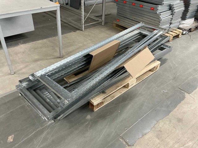 Legbordstelling en overig inventaris - afbeelding 22 van  23