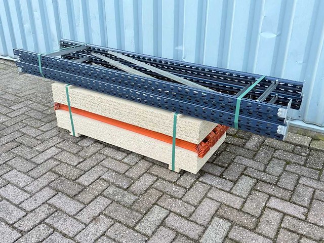 Legbordstelling grootvakstelling ± 3.8m lang. - afbeelding 1 van  6
