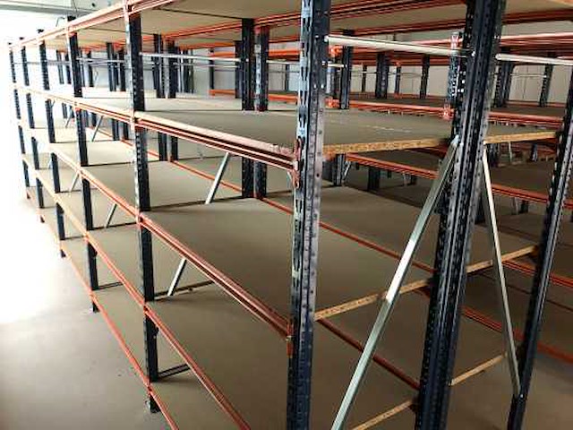 Legbordstelling. grote nette partij ± 75m lang incl legborden. compleet! - afbeelding 3 van  14