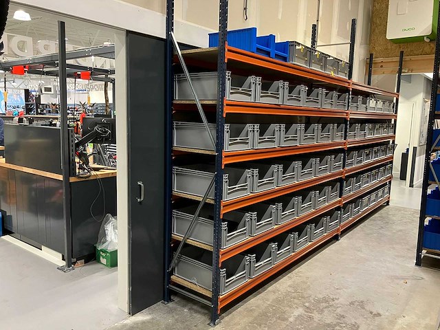 Legbordstelling incl 60 grote magazijnbakken. - afbeelding 1 van  1