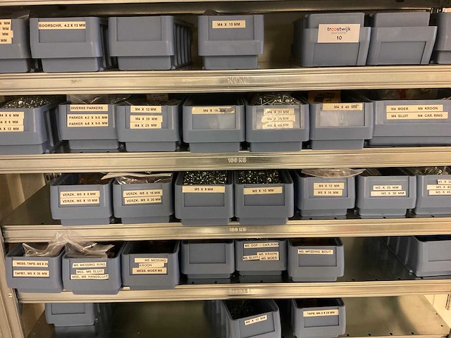 Legbordstelling met 100 bakjes diverse schroeven en bouten - afbeelding 2 van  10