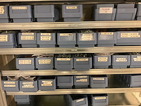 Legbordstelling met 100 bakjes diverse schroeven en bouten - afbeelding 2 van  10