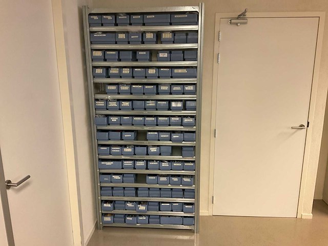 Legbordstelling met 100 bakjes diverse schroeven en bouten - afbeelding 1 van  10