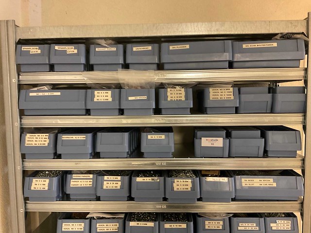 Legbordstelling met 100 bakjes diverse schroeven en bouten - afbeelding 3 van  10