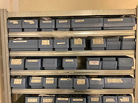 Legbordstelling met 100 bakjes diverse schroeven en bouten - afbeelding 3 van  10