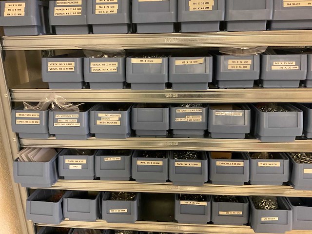 Legbordstelling met 100 bakjes diverse schroeven en bouten - afbeelding 4 van  10