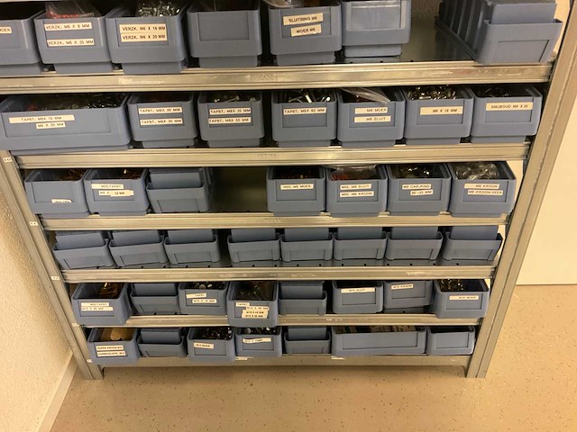 Legbordstelling met 100 bakjes diverse schroeven en bouten - afbeelding 5 van  10