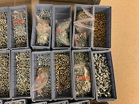 Legbordstelling met 100 bakjes diverse schroeven en bouten - afbeelding 8 van  10