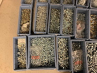 Legbordstelling met 100 bakjes diverse schroeven en bouten - afbeelding 9 van  10