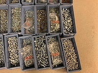 Legbordstelling met 100 bakjes diverse schroeven en bouten - afbeelding 10 van  10