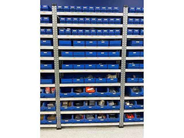 Legbordstelling met (321x) magazijnbakken - afbeelding 5 van  16