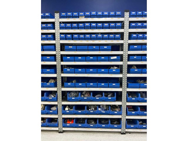 Legbordstelling met (321x) magazijnbakken - afbeelding 6 van  16