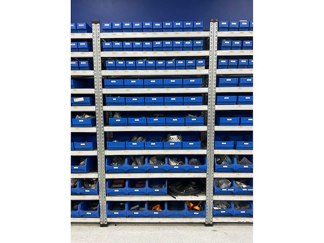 Legbordstelling met (321x) magazijnbakken - afbeelding 7 van  16