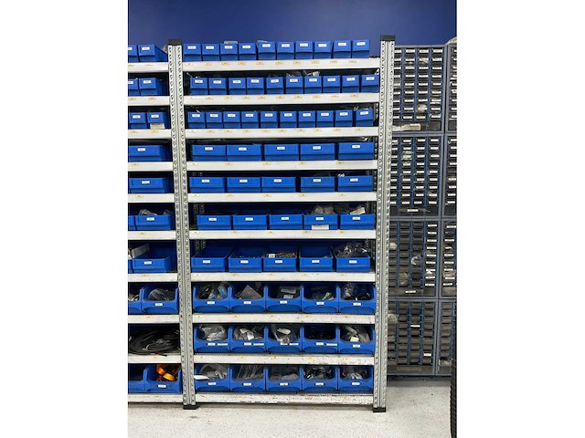 Legbordstelling met (321x) magazijnbakken - afbeelding 8 van  16