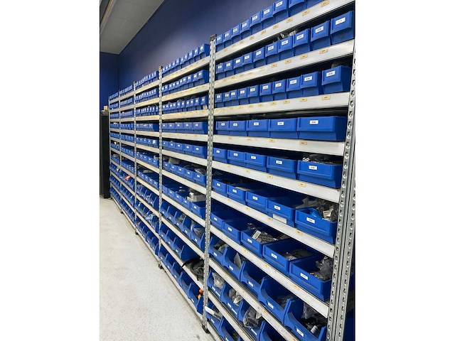 Legbordstelling met (321x) magazijnbakken - afbeelding 10 van  16