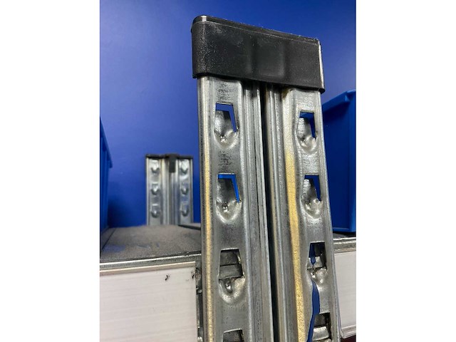 Legbordstelling met (321x) magazijnbakken - afbeelding 15 van  16