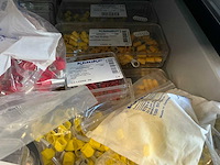 Legbordstelling met diverse robotonderdelen - afbeelding 7 van  28