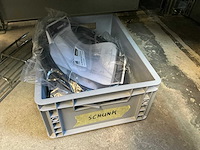 Legbordstelling met diverse robotonderdelen - afbeelding 18 van  28