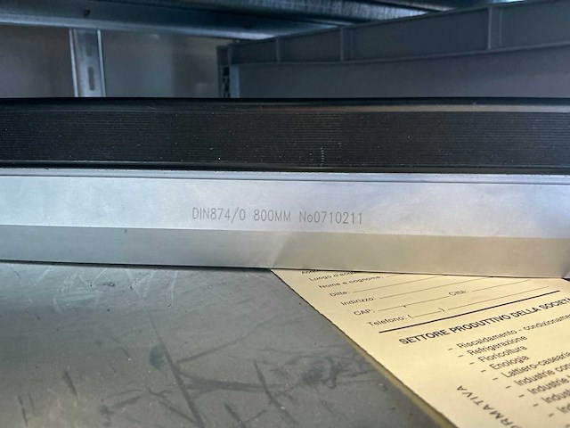 Legbordstelling met diverse robotonderdelen - afbeelding 20 van  28