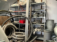 Legbordstelling met inhoud buizen en koppelingen - afbeelding 1 van  2