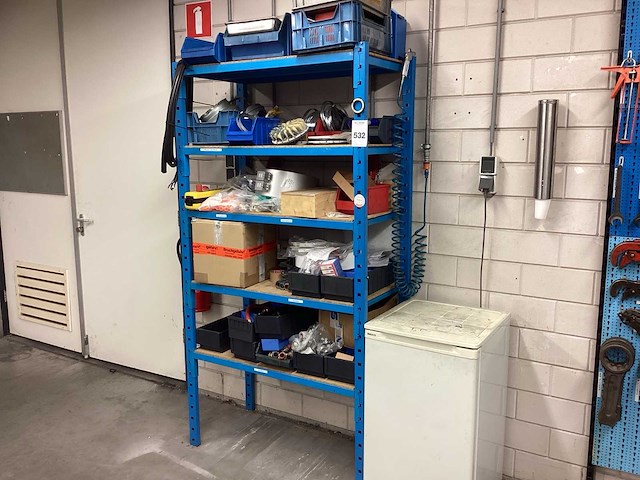 Legbordstelling met inhoud en koelkast - afbeelding 2 van  8