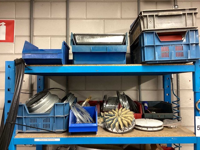 Legbordstelling met inhoud en koelkast - afbeelding 3 van  8