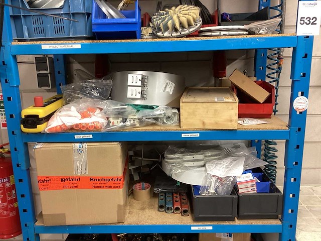 Legbordstelling met inhoud en koelkast - afbeelding 4 van  8