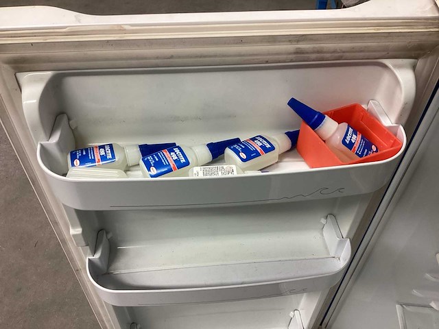 Legbordstelling met inhoud en koelkast - afbeelding 8 van  8