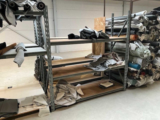 Legbordstelling met inhoud textiel - afbeelding 3 van  8