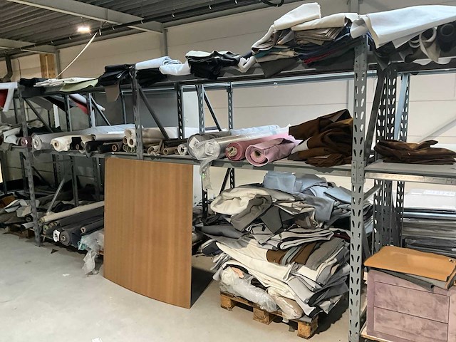 Legbordstelling met inhoud textiel - afbeelding 5 van  8