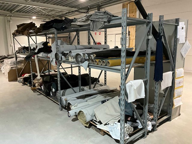 Legbordstelling met inhoud textiel - afbeelding 8 van  8