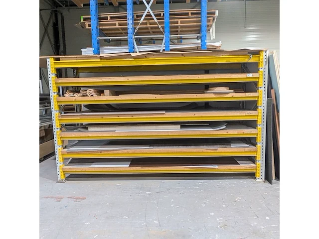 Legbordstelling met inhoud - afbeelding 1 van  16
