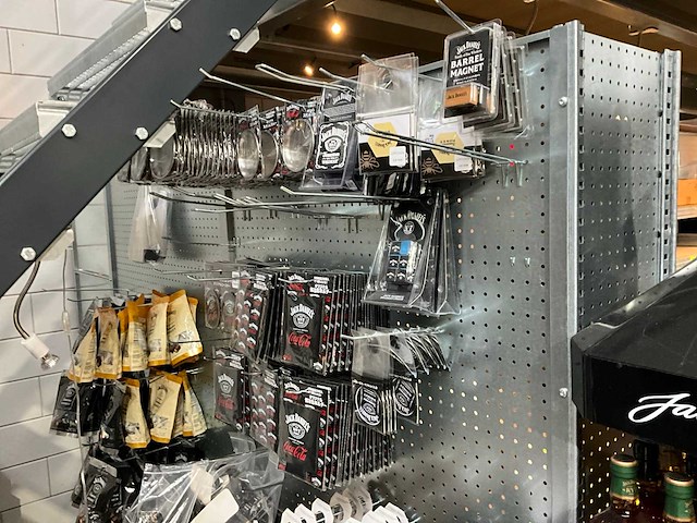 Legbordstelling met multifunctionele achterwand - afbeelding 3 van  4